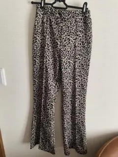 ヒョウ柄フレアパンツ