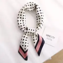 新品未使用★ スクエアスカーフ　70cm x 70cm ドットxピンク