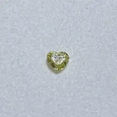 イエローダイヤモンド　0.14カラット　ハートシェイプ　3.1×2.9mm