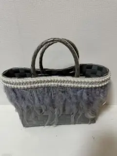 美品⭐︎グレーの羽毛トリムかごバッグ
