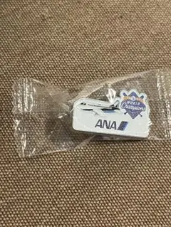 ANA ワールドチャンピオン記念ピンバッジとステッカーセット