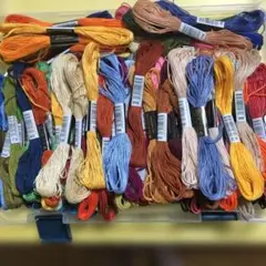 多色刺繍糸約146色ケース入り