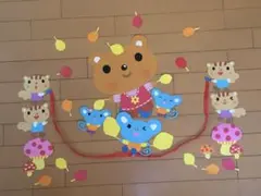 秋　壁面　落ち葉