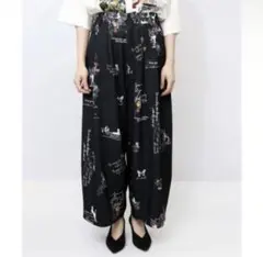スカラー 数字と花蝶 総柄パンツ