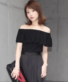 ミコアメリ☆フリルオフショルニット