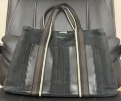 Item thumbnail for item 7d760afd-655f-4262-bd6f-29f98f24e58c