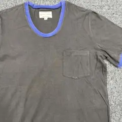 ダークグレー コットンTシャツ ブルーリブ付き