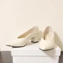 Ade Vivre パンプス アイボリー Vカット チャンキーヒール