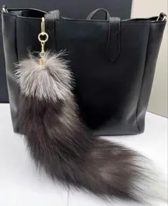 グレー ファー キーホルダー ビッグサイズ シッポ