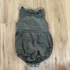 オリーブグリーン フリルロンパース