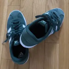 adidas スニーカー　グリーン