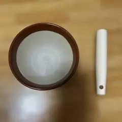 茶色のすり鉢とすり棒セット