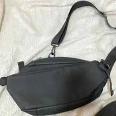 最終値下げ！ブラック ナイロンボディバッグ