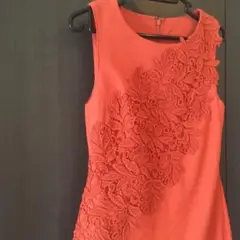 オレンジ色ノースリーブワンピース　レース　スッキリシルエット　ビタミンカラー