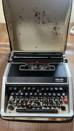 Olivetti Lettera DL Typewriter - WORLDWIDE SHIPPING