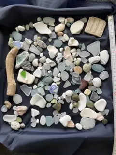 海の贈り物、石にガラス173個