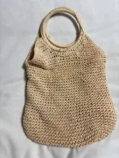 ベージュのリングハンドルトートバッグ