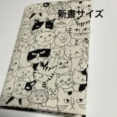 新書サイズ⭐️猫柄ブックカバー ⭐️茶色の水玉裏地