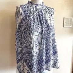 H＆Ｍ　プリーツ　涼しげな スカーフ柄　ブラウス