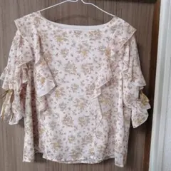 新品フィント　花柄フリルブラウス 半袖 淡いピンク
