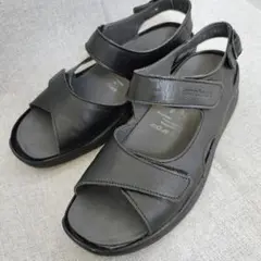【美品】strober ストロバー パンプス サンダル ストラップ エナメル 黒 美品】strober ストロバー パンプス サンダル ストラップ