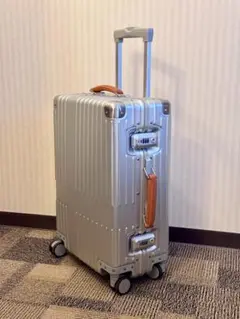 イノベーター　INV1811 ステアリングシルバー 極美品✨イノベーター ステアリングシルバー INV1811 Sサイズ