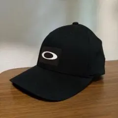 OAKLEY ブラック キャップ　ロゴラバー Flexfit