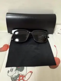 Saint Laurent ブラック サングラス ケース付き Saint Laurent ブラックサングラス ケース付き