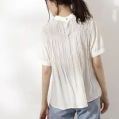N. Natural Beauty Basic バンドカラーギャザーブラウス