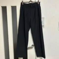 無印良品　黒スラックス