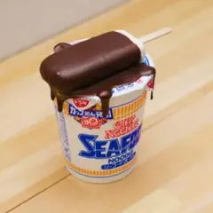 日清 カップヌードル『溶けたアイスのフタどめフィギュア』ヌードルストッパー