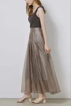 週末限定　ほぼ未使用　SNIDEL シアー　フレアスカート　タグ有　ブラウン