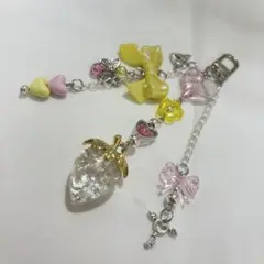 47.ビーズキーホルダー いちごちゃん