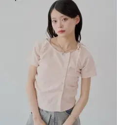 Chico アシメ肩リボン小花柄テレコオフショルT