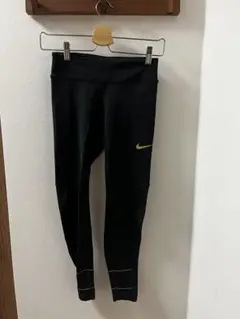 Nike ブラックレギンス ゴールドスウッシュ