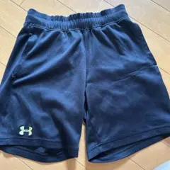 UNDER ARMOUR 黒 ハーフパンツ