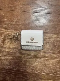 MICHAEL KORS ベージュ　AirPodsケース
