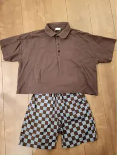 ブラウンポロシャツとチェック柄ショートパンツセット