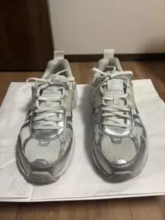 メンズ　NIKE ［ナイキ］V2K ラン［HJ4497］