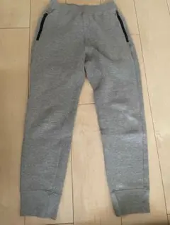 UNIQLO ウルトラストレッチライトスウェットパンツ140