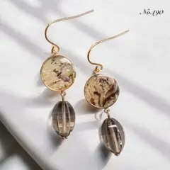 No.190✨天然石✨スモーキークォーツとシェルのピアス