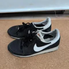 Nike ブラック スエード スニーカー