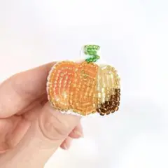 かぼちゃ　ハロウィン　ビーズ刺繍　ブローチ
