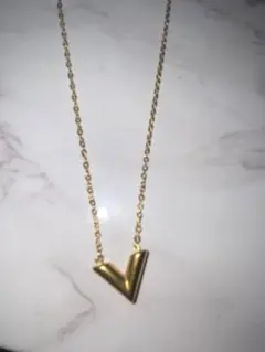 エセンシャルV ネックレス