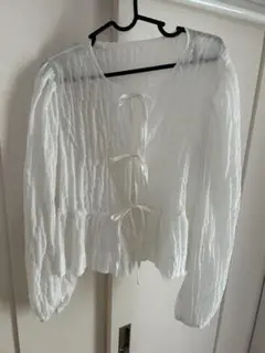 ホワイト フリル付きカーディガン