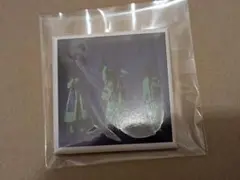 NEWS×ジョイポリス　コラボメニュー特典スクエア缶バッジ1個
