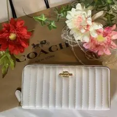 COACH コーチ 長財布 キルティング ホワイト