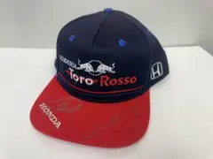 ピエール・ガスリー、ダニール・クビアト サイン入りトロロッソ・ホンダキャップ