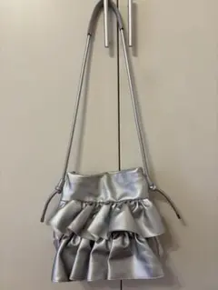 しまむら フリル シルバー ショルダーバッグ