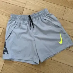 Nike グレー ショートパンツ ジュニアサイズ